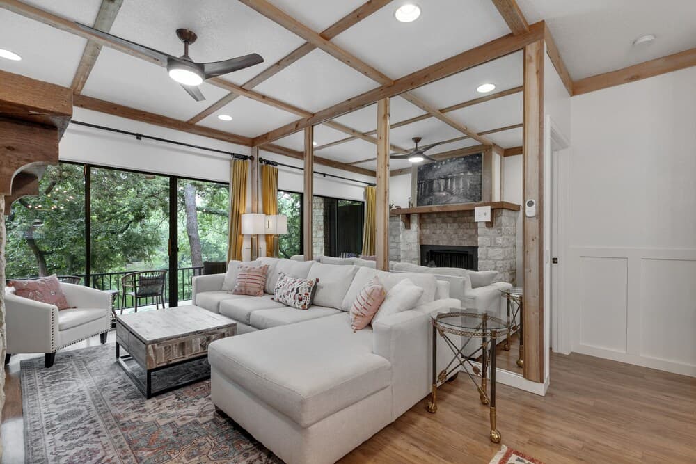 New! Luxurious Riverfront Condo Just 1 Blk to Schlitterbahn!