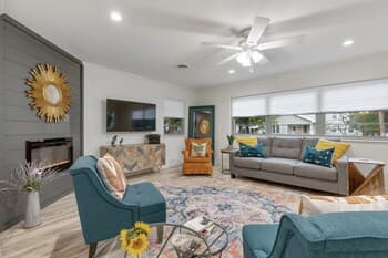 Vibrant! Contemporary Texas Hill Country Home W/firepit