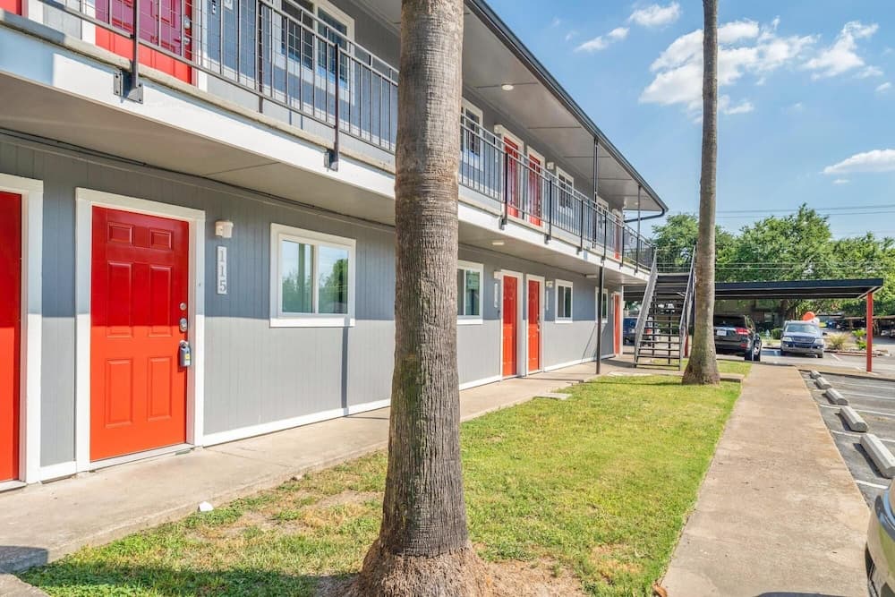 Modern 1BR Near UT Hyde Park Evonify