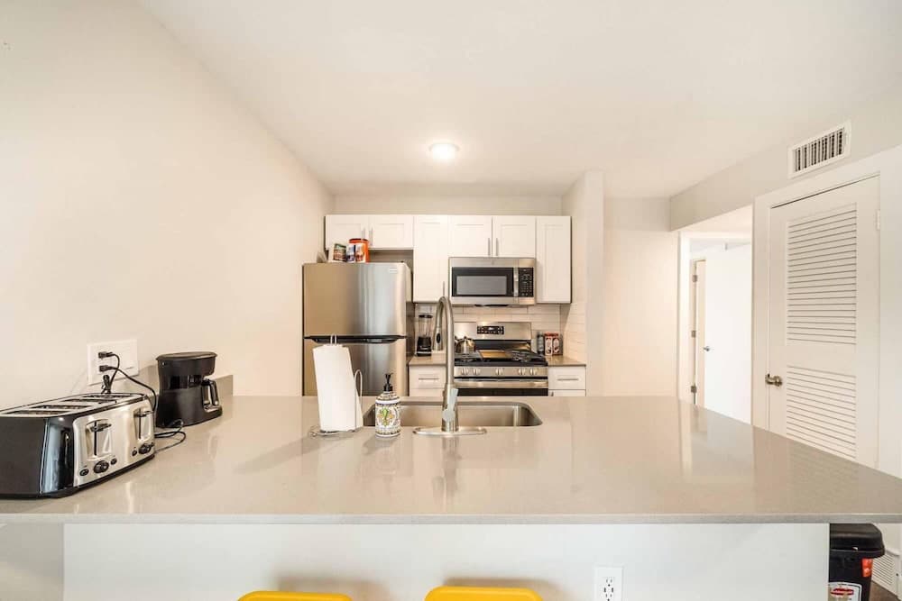 Stylish 1BR Near UT Mueller Evonify