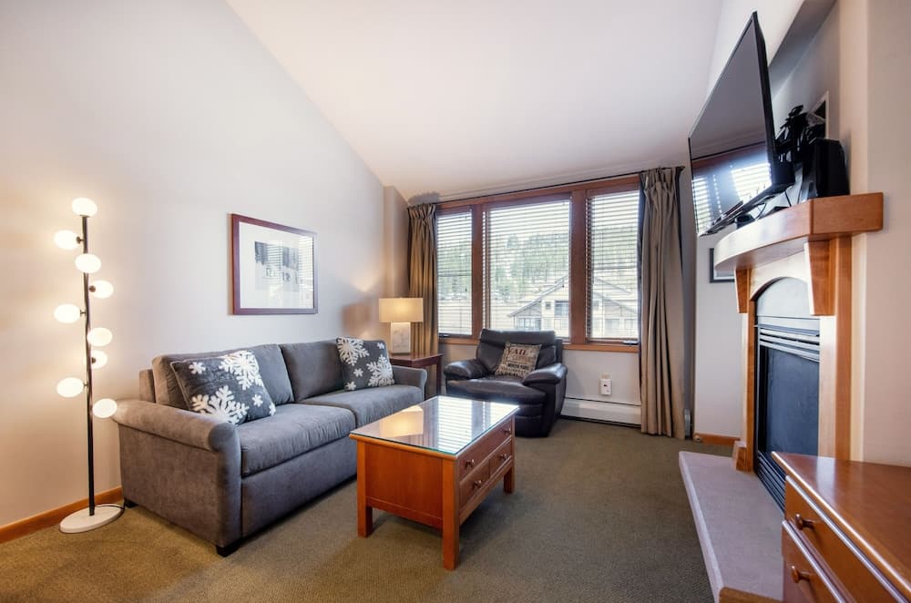 Comfortable Mountain Adventure Condo at Zephyr Mountain Lodge with Village View (Value-Rated Condo 2506)