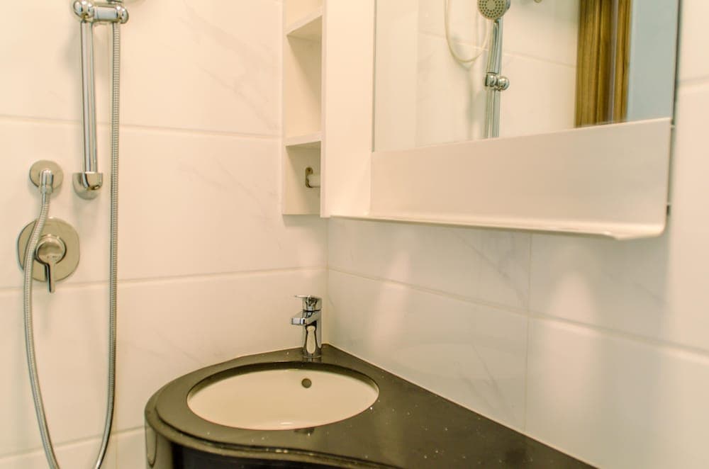 Modern and Cozy Studio at Sky House BSD Apartment