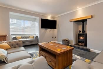 Maynor - Large Luxury House Log Burner Central Location