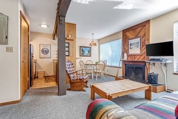 Cozy Mountain Condo That Sleeps 4! - Tamarack #2 1 Bedroom Condo by Redawning