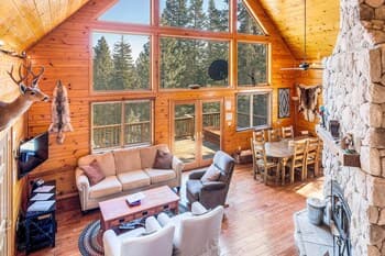 Custom Built Cabin, Sleeps 8! - Sky High #33 3 Bedroom Home by RedAwning