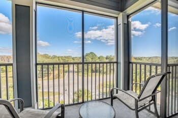 Stunning 3BR Condo With Pool and Hot tub - Near Disney