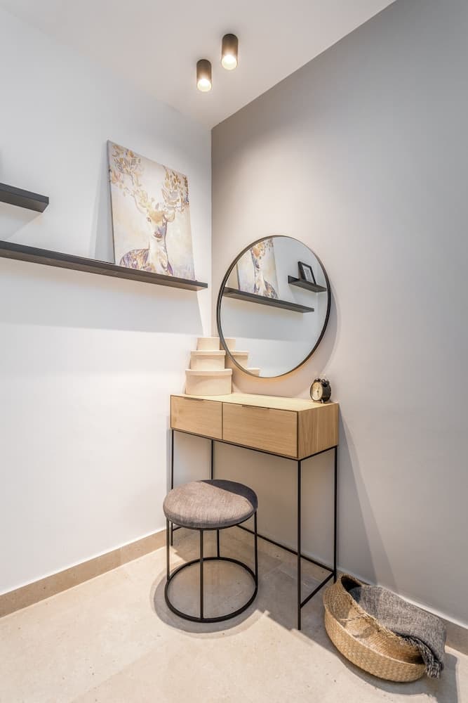 Stylish one BDR with balcony