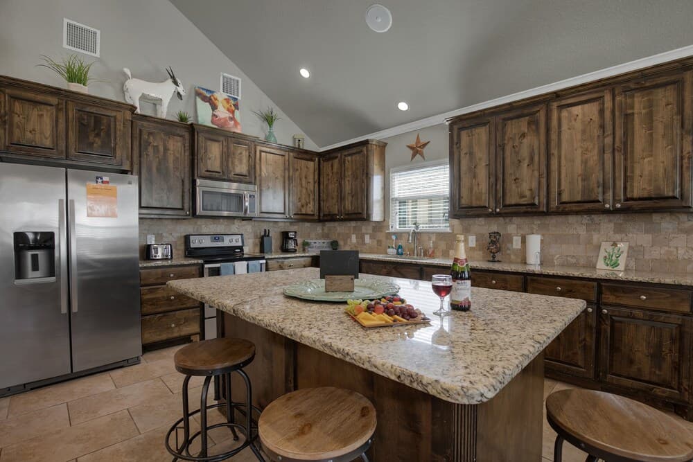 Let's Go Tubing! Awesome House-next to River!