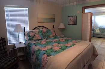 Candlelight Cottages by the Beach