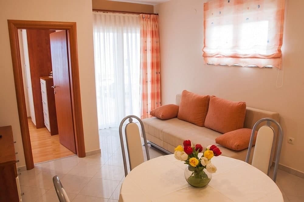 Karolinas - Parking - A3-white