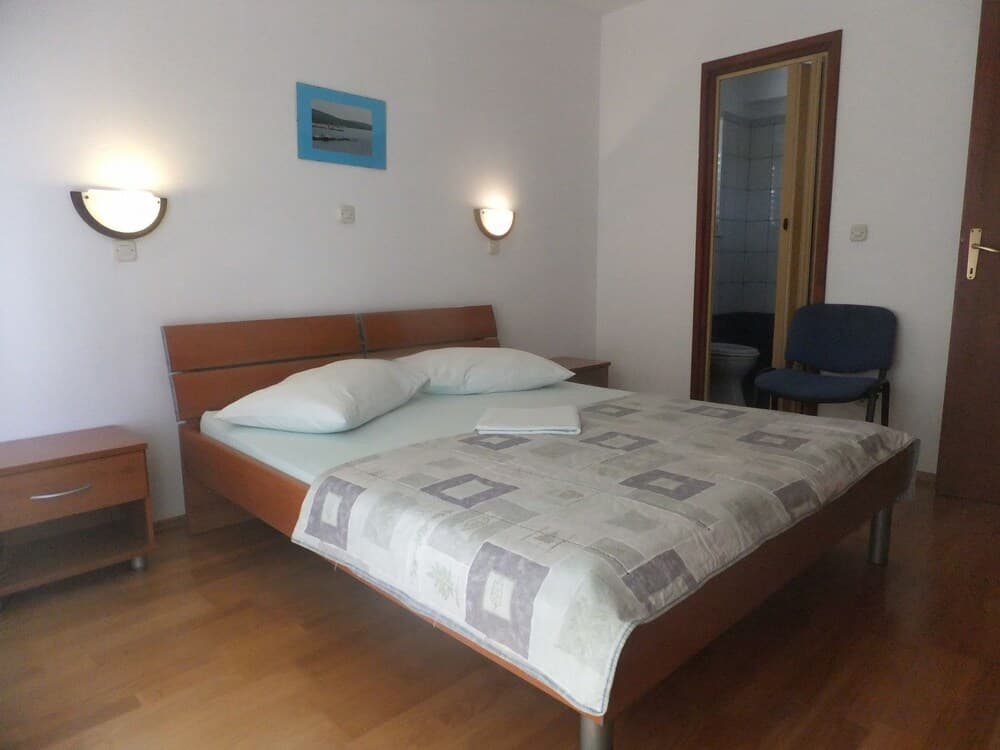 Maja - big Apartment With Terrace and Grill - A1