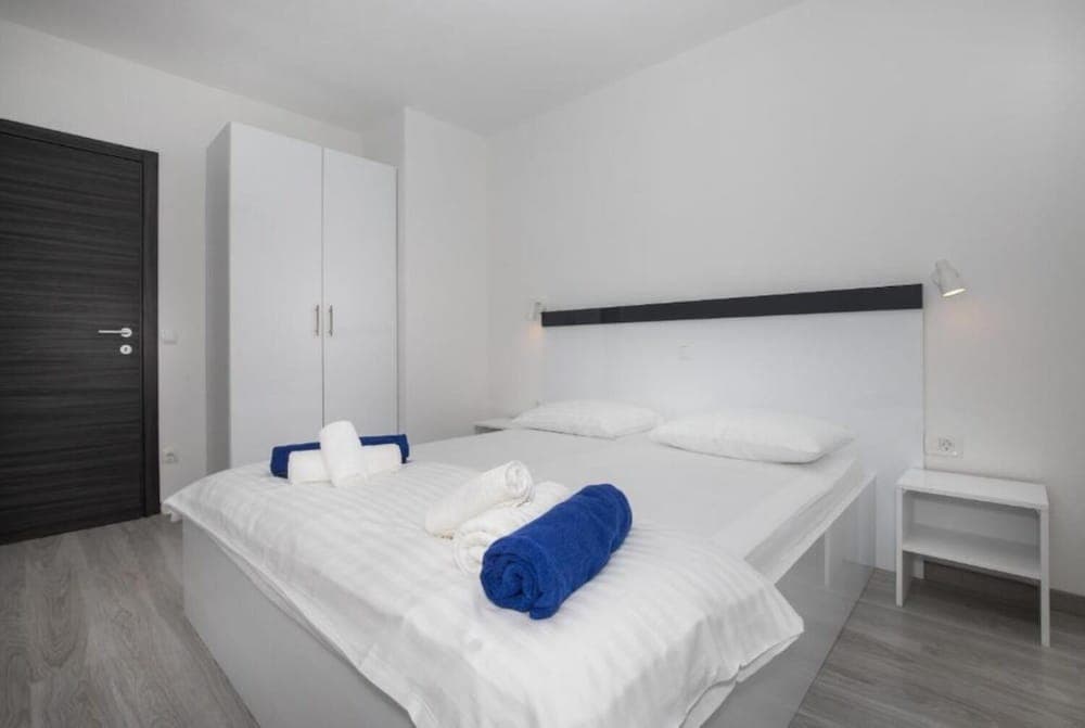 Dragan - With Pool and Seaview - A3