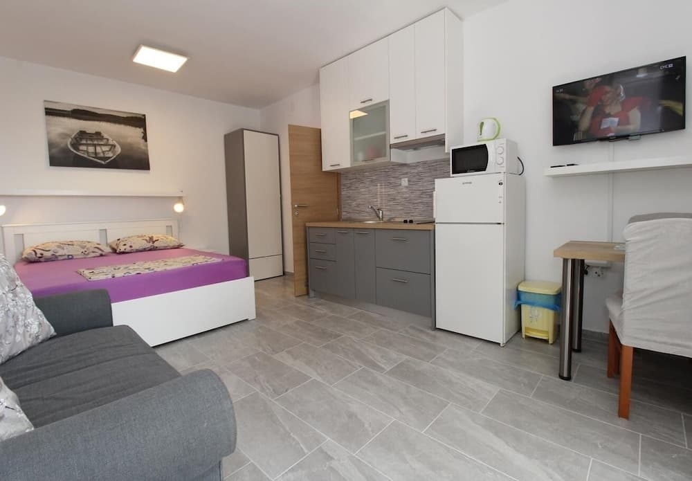 UGA - Perfect Location - SA6 Grgur