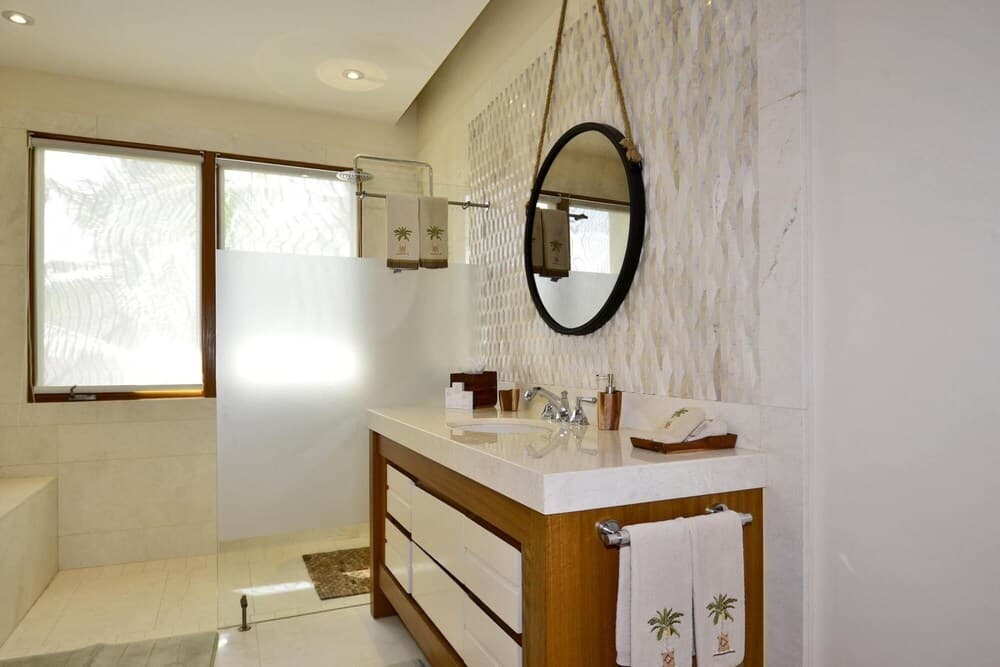 Ocean View 5-bedroom Fully Staffed Tropical Villa