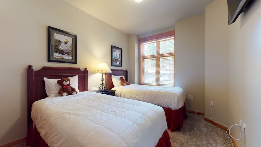 Solstice 11 Amazing Location on Golf Course, Heated Garage, Private Washer Dryer by RedAwning