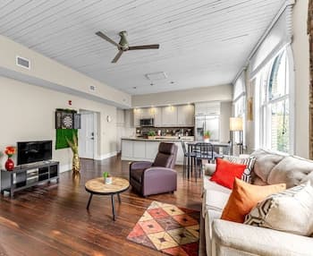 Downtown Condo Close to City Amenities