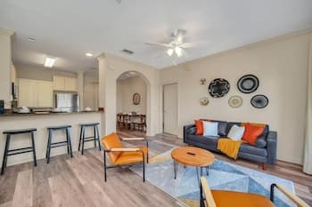 Stunning 2BR Condo With Hot Tub and Pool Near Disney