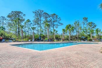 Bright 3BR Condo With Pool and Hot Tub Close to Disney