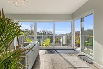 Solace - Beautiful Cottage Views Over the Wooded Valley