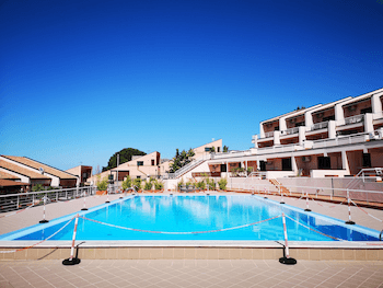 Kefalure, Terraced House in Residence With Swimming Pool