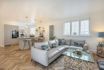 Stunning Cottage With hot Tub, North Wales Coast