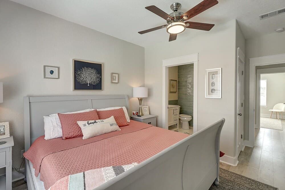 Palm Down And Relax 5 Bedroom Home by Redawning