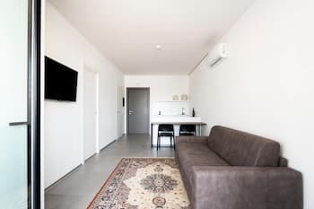 Alkamuri Posh Hotel Spa - 107 Junior Suite With Jacuzzi