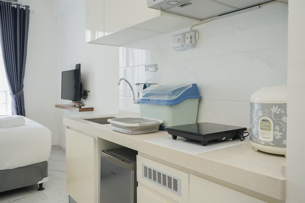 Warm And Cozy Studio Room At Sky House Bsd Apartment