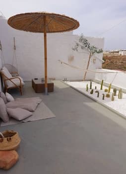 Salty Caves Apartments Milos