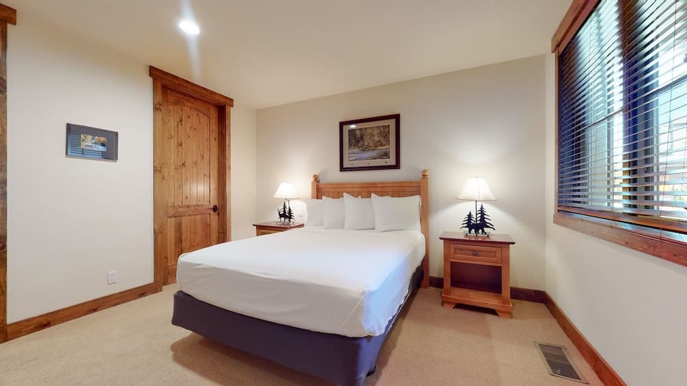 Snowcreek Vi The Lodges #1133 2 Bedroom Condo by RedAwning