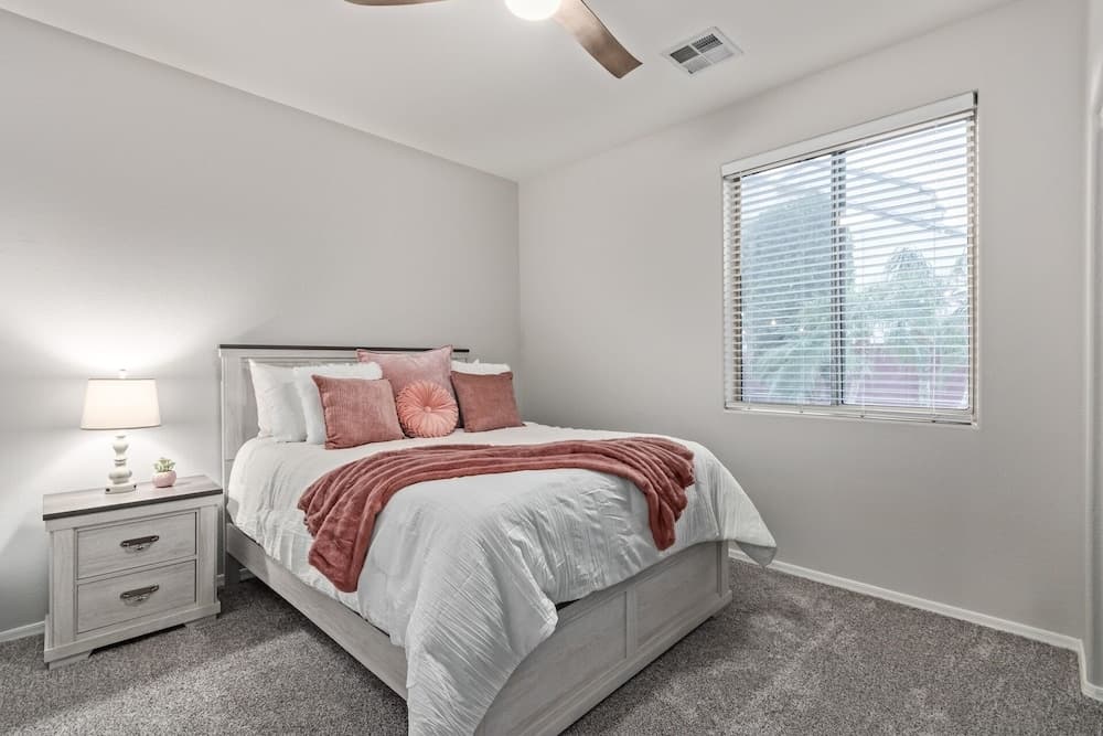 Spectacular Mesa Home With Heated Pool! 2 King Rooms! Sleeps 8! 4 Bedroom Home by Redawning