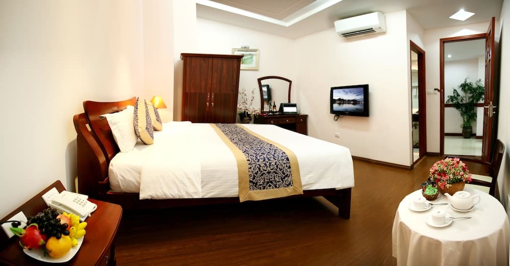 Lakeside Palace Hotel