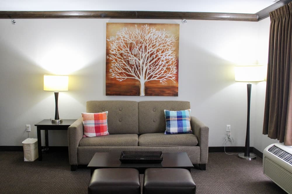 Parkwood Inn & Suites