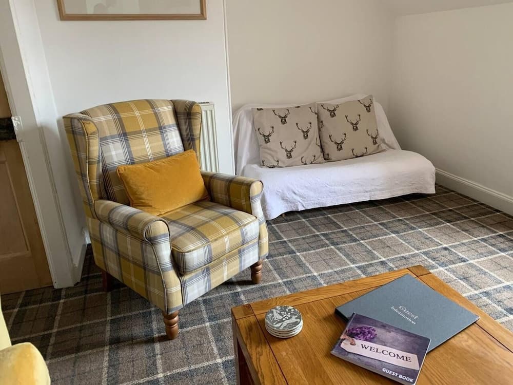 Beautiful 2-bed Apartment in Inverkip Great Garden