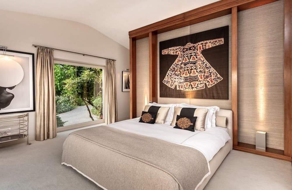 Enchanting 22 000m2 Property and Elegant 5 Bedroom Manor