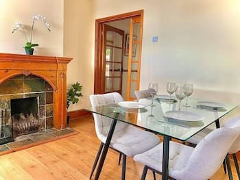 Stunning 3-bed House in Bedford, Quiet Location