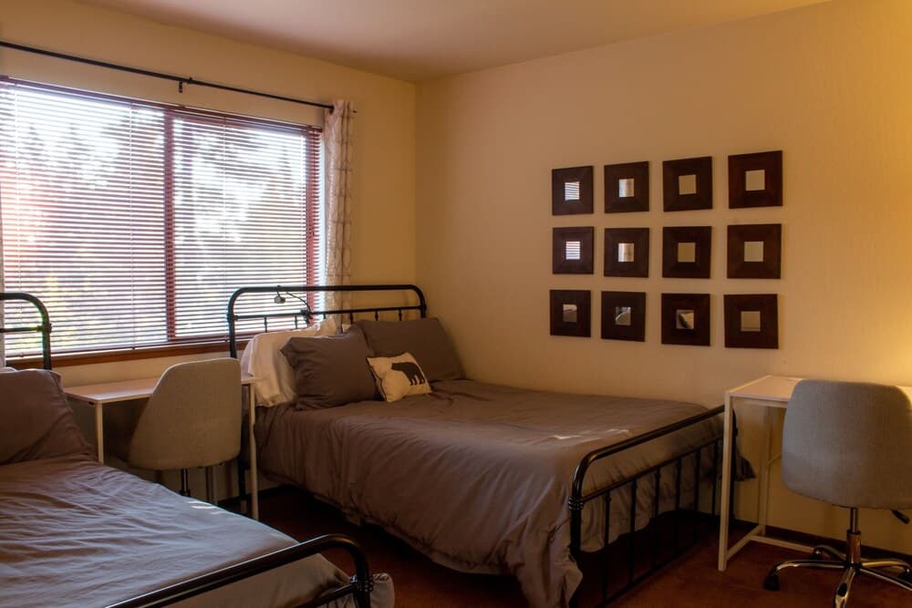 Idlewood Cabin - Hot Tub 3 Bedroom Cabin by Redawning