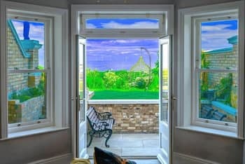 Beachfront Escape & Wow Sea Views, Luxury Retreat