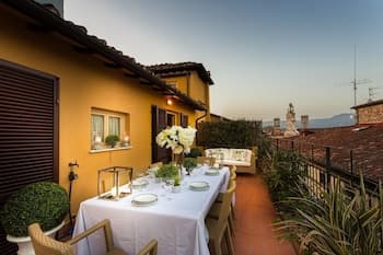 A Charming two Bedrooms Apartment With Grand Terrace Inside the Walls of Lucca