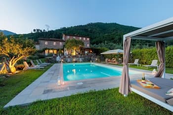 Tuscan Fizz a Traditional Stone Farmhouse With Private Pool and Amazing View Among the Vineyards in Lucca