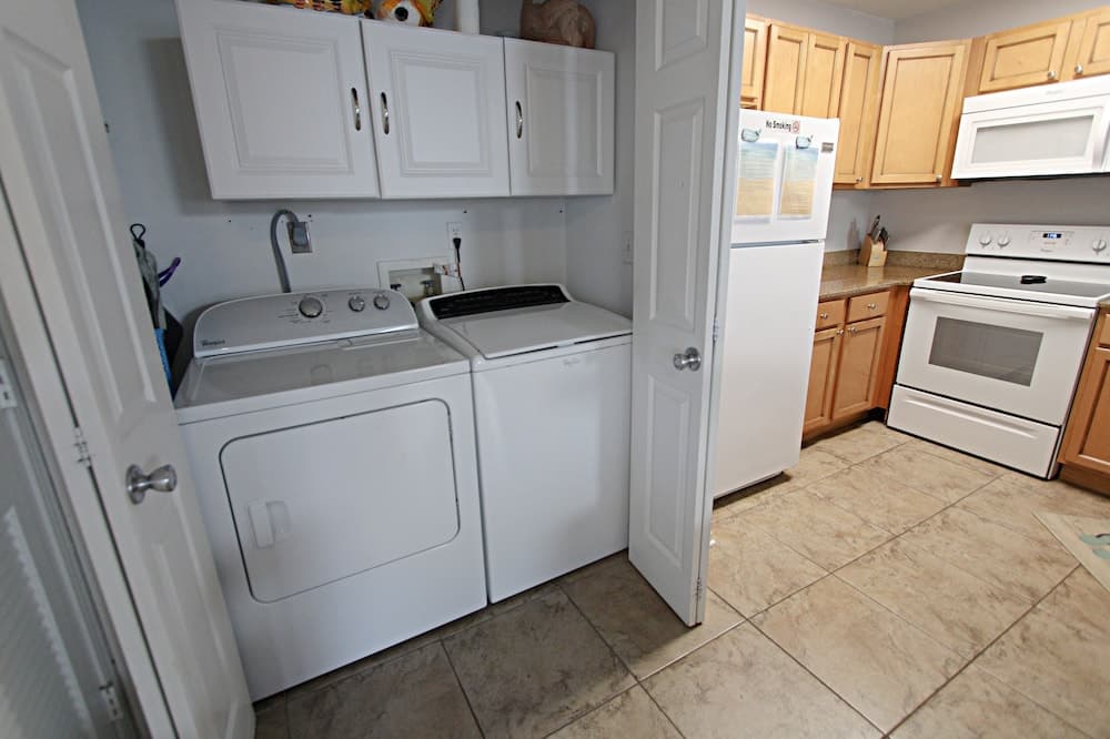 Colony Club F3 2 Bedroom Condo by Redawning