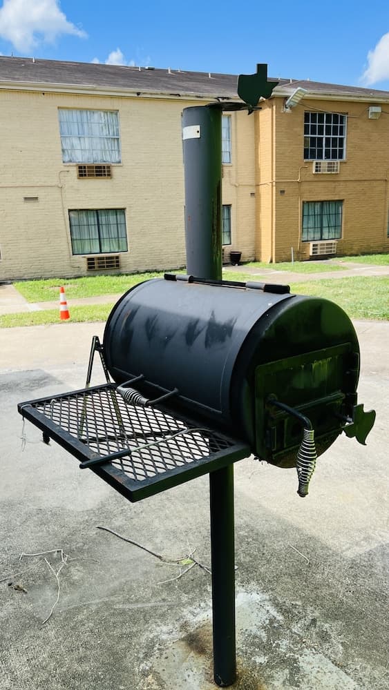 REGENCY INN & SUITES