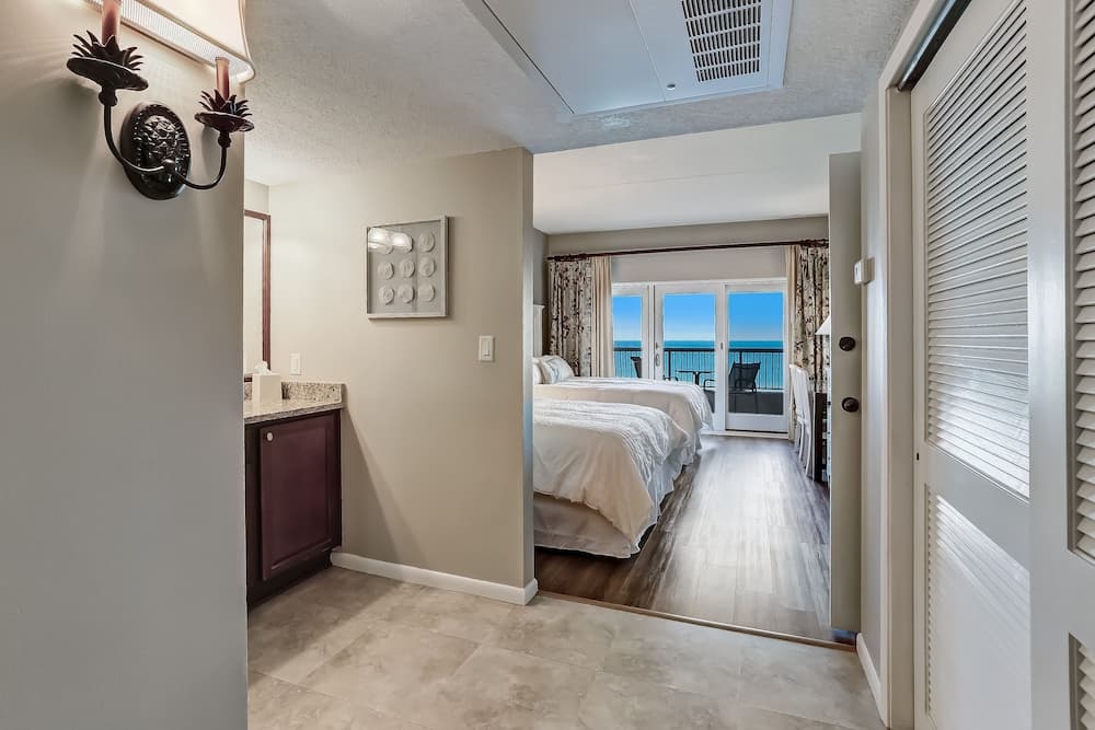 327 Sandcastle 1 Bedroom Condo by Redawning