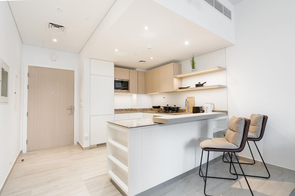 SuperHost - Chic Home in the Heart of JVC with Designer Pool