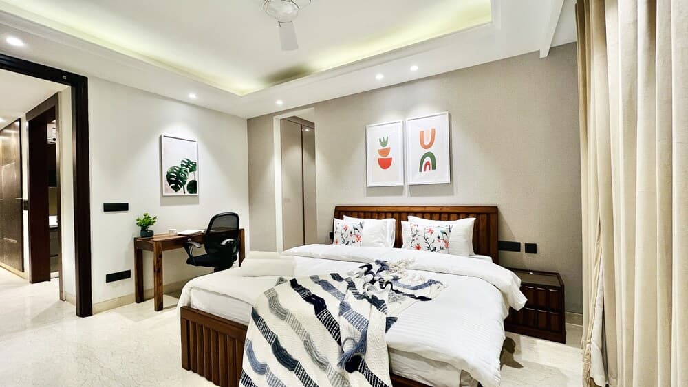 BluO 3BHK - DLF Galleria | BathTub, Balcony