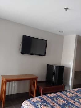 Budgetel Inn & Suites