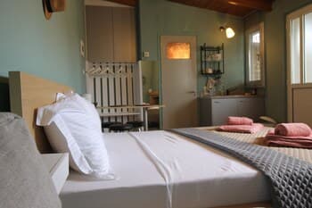 Pikinas Studios near ATH airport