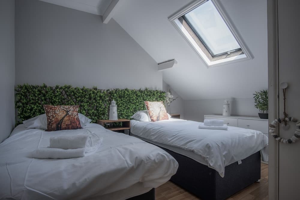 Langland Road - 2 Bedroom Town House