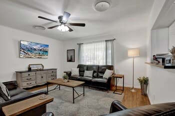 Spacious Home - Fire Pit, BBQ and Outdoor Seating!