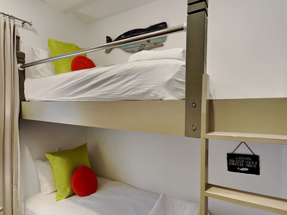 The Holland House II by Southern Vacation Rentals